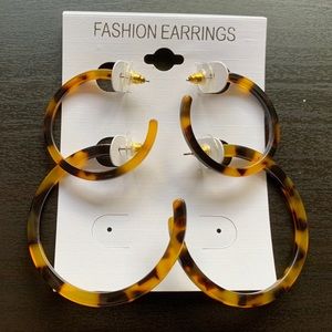 2 pc tortoise hoop earrings w/back piece